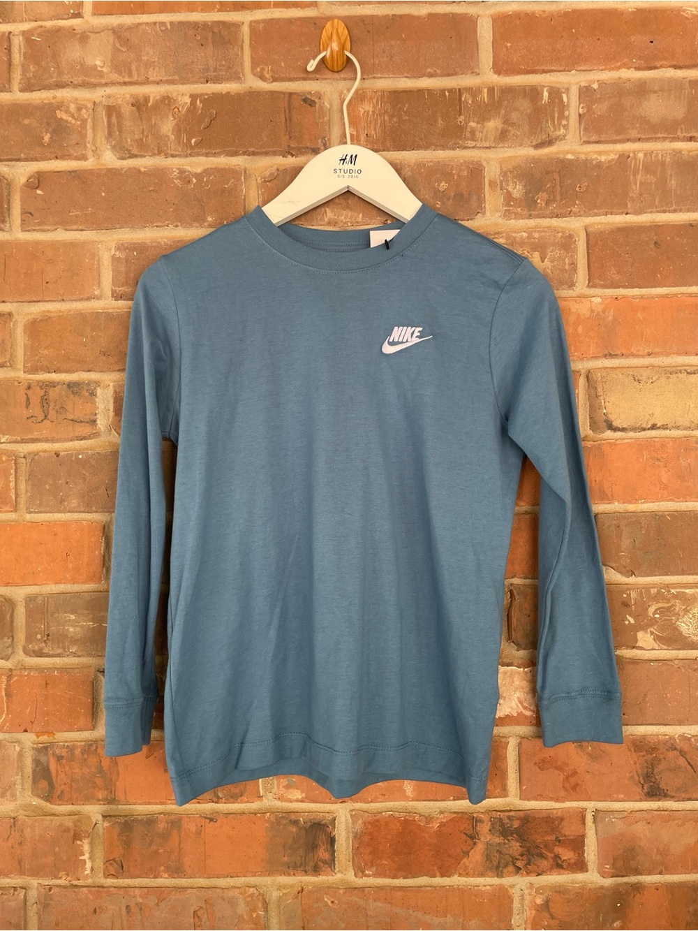Nike Kids Long Sleeve Tee NWT size Medium #221